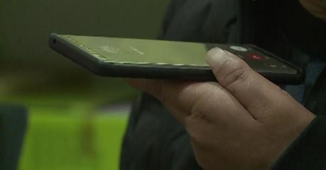 走向我们的小康生活:宿迁一残疾小伙卖火锅蘸料 一年销售额超80万